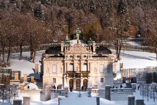 This perfectly petite palace makes for a calm and cozy wintry retreat.